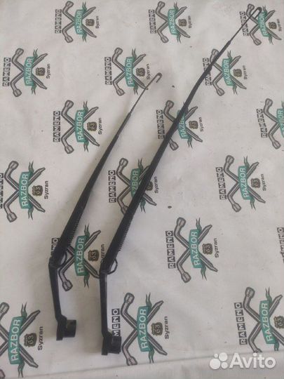 Щеткодержатель Mazda CX-7