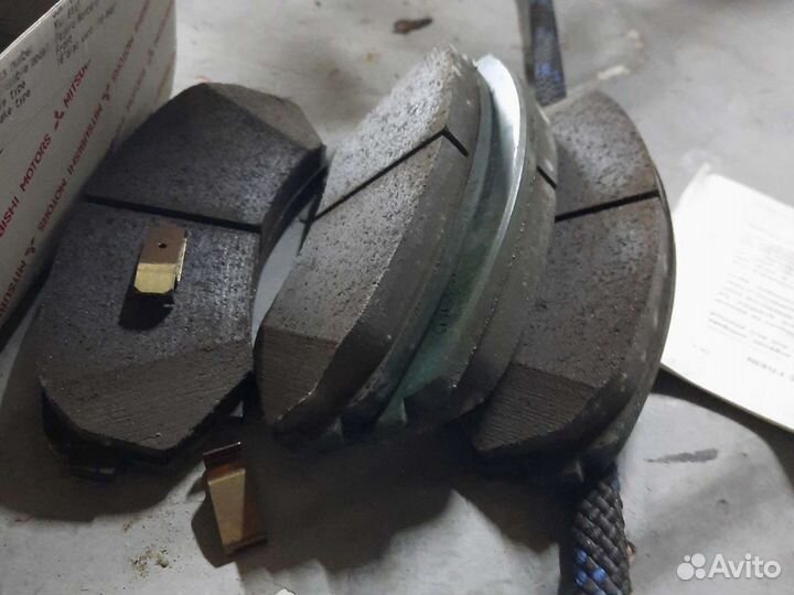 Тормозные колодки mitsubishi pajero 3