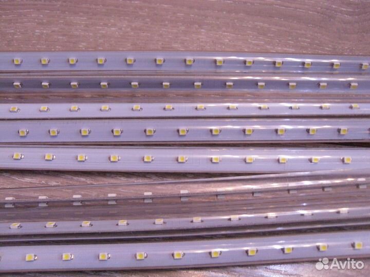 Новогодняя гирлянда и тающие сосульки