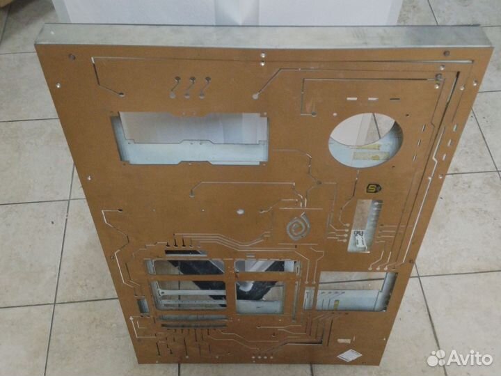 Компьютерный корпус из металла. Эксклюзив