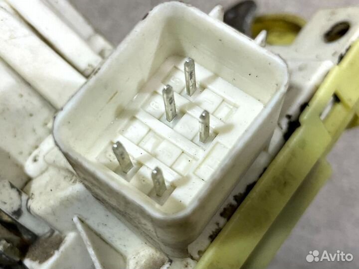 Замок двери передней левой Ford Focus I