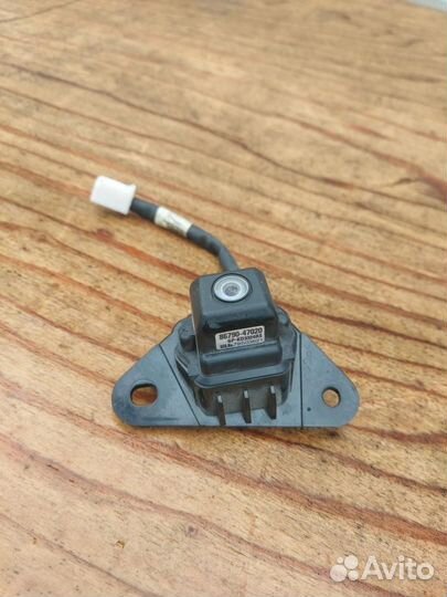 Камера заднего вида Toyota Prius 2 NHW20 2010