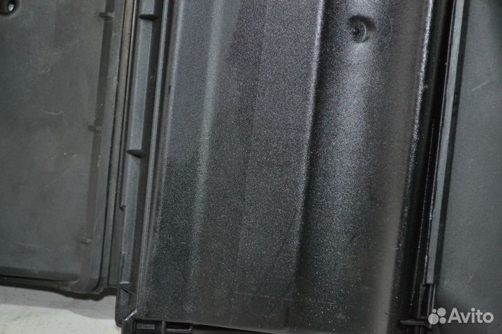 Корпус воздушного фильтра Mercedes E420