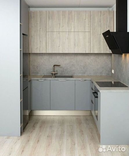 Кухня под потолок с островом