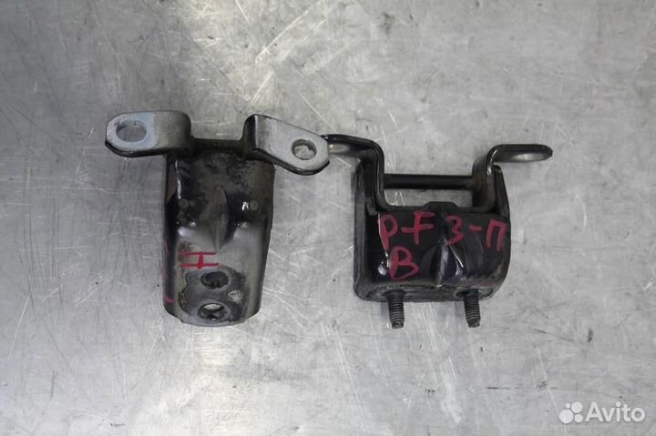 Петли двери задней правой Nissan Pathfinder R51M