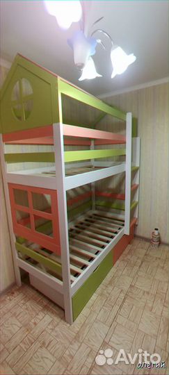 Детская двухъярусная кровать