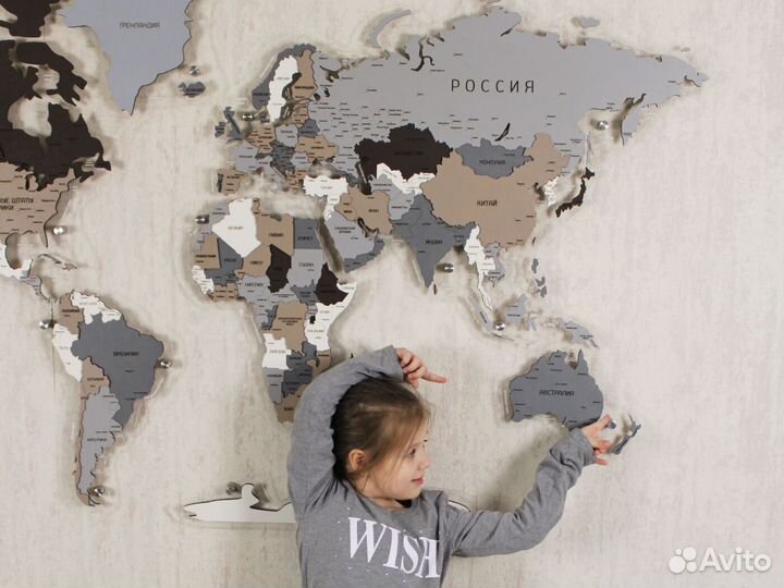 Карта мира из дерева с подсветкой