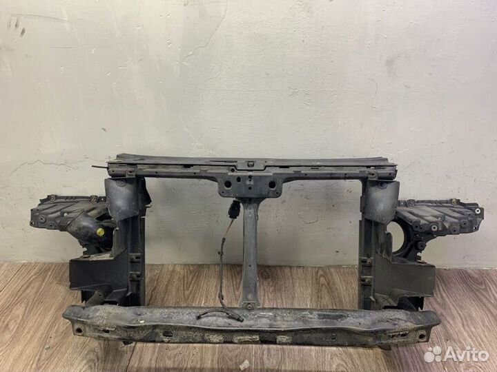 Передняя панель Volkswagen Touareg внедорожник BAC