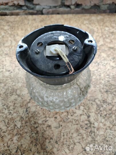 Светильник стеклянный с наклонным карб. основанием