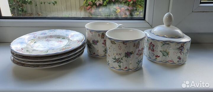 Чайные чашки с блюдцами