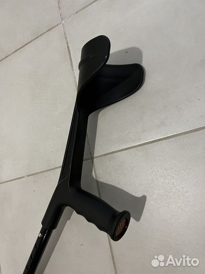 Костыль с подлокотником