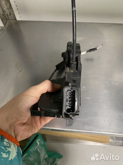 Замок задней правой двери Renault Fluence