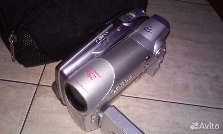 Видеокамера Canon DC100