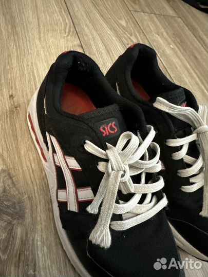 Кроссовки asics