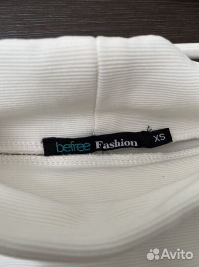 Кофта белая с открытыми плечами