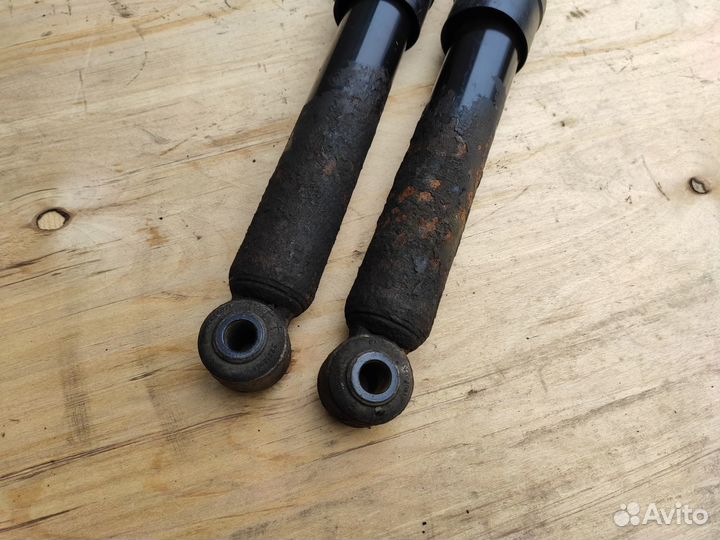 Амортизатор подвески задний на Опель Zafira B