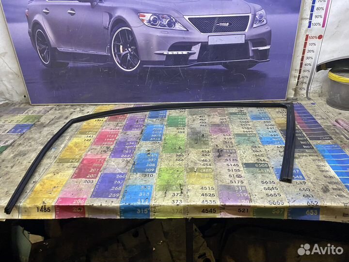 Уплотнитель стекла передний правый kia cerato 3