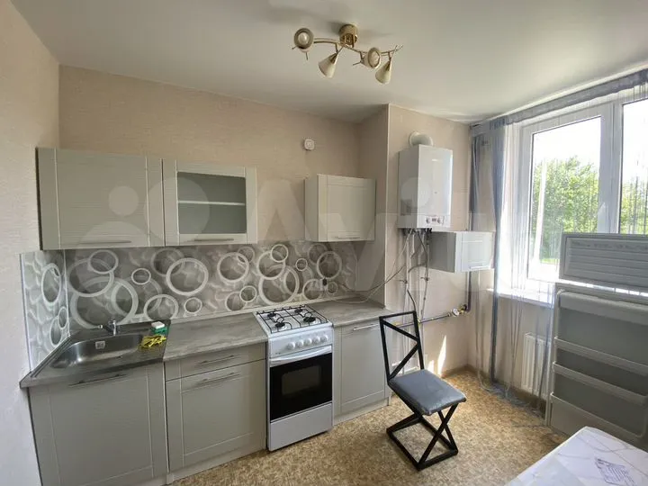 2-к. квартира, 43 м², 1/9 эт.