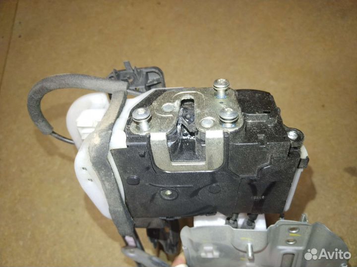 Замок - моторчик двери хендай ах 35