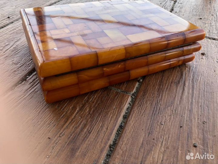 Шкатулка из янтаря