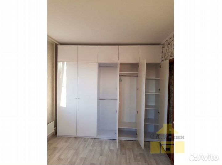 Угловой шкаф