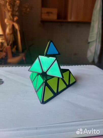 Кубик рубика новый треугольный