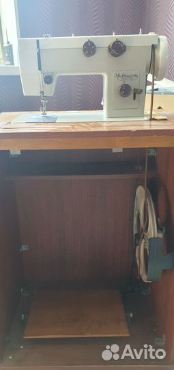 Швейная машина Чайка 143