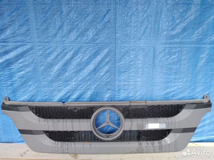 Решетка радиатора Mercedes Axor 2005
