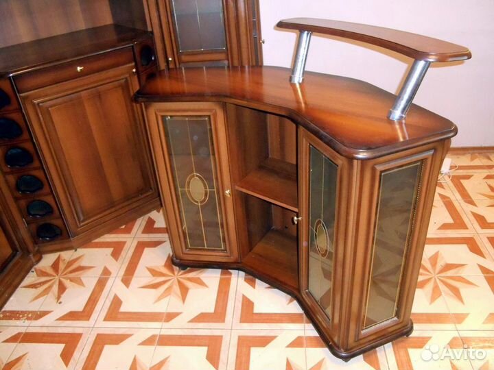 Барный шкаф и барная стойка