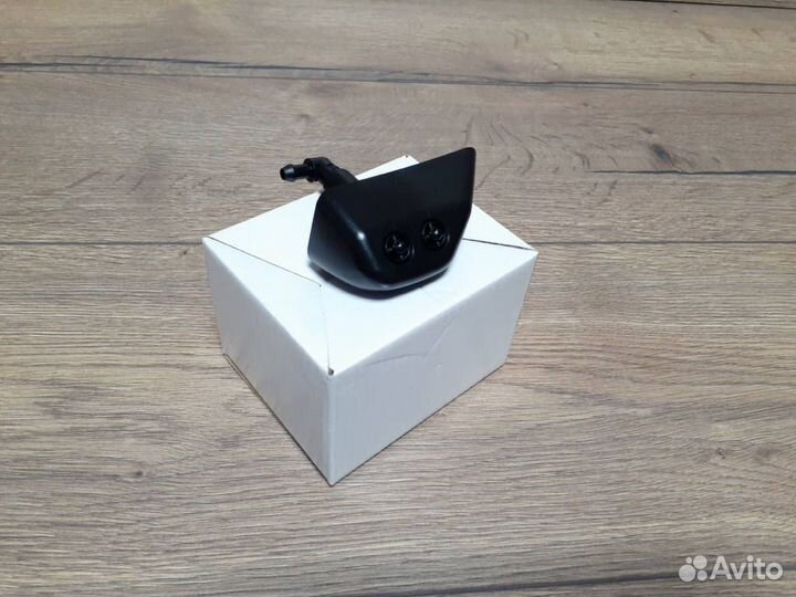 Омыватель фар левый Freelander 2 L359 LR003851