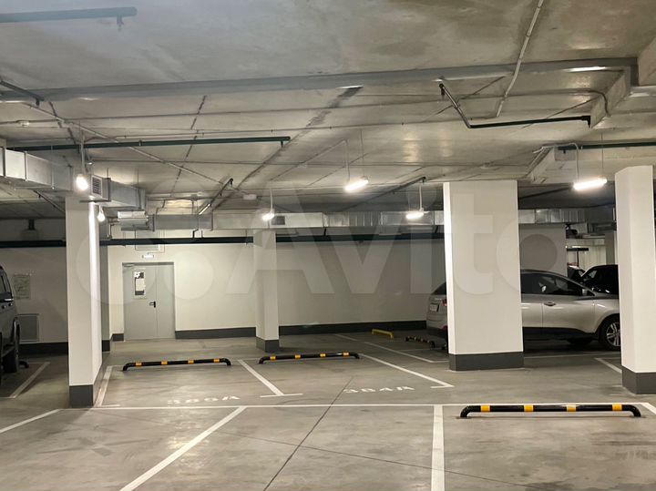 Машиноместо, 14 м²