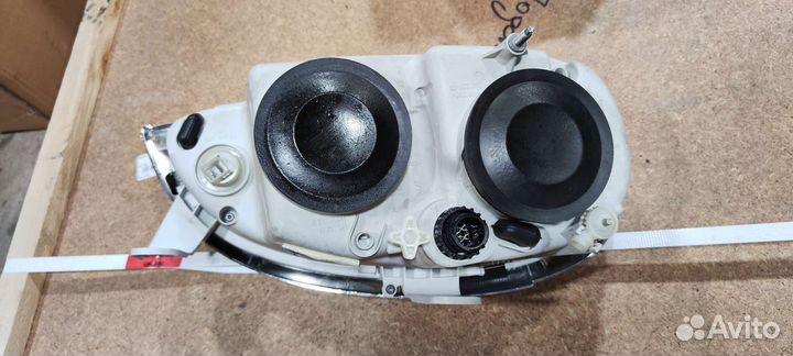 Фара левая газ 31105