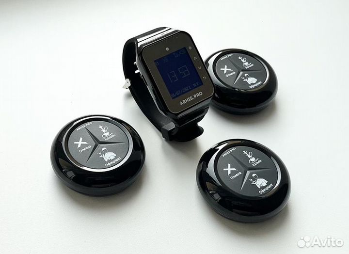 Кнопка вызова официанта с часами в кальянную