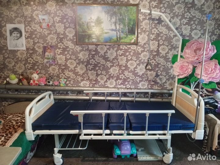 Медицинская кровать с матрасом