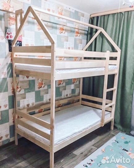 Двухъярусная кровать-домик