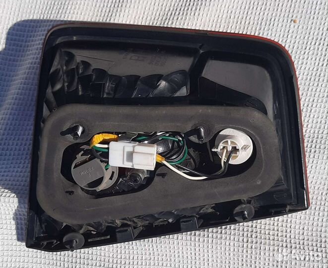 Фонарь задний левый крышки багажника kia mohave