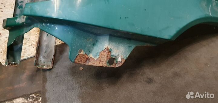 Переднее левое крыло Sprinter 1