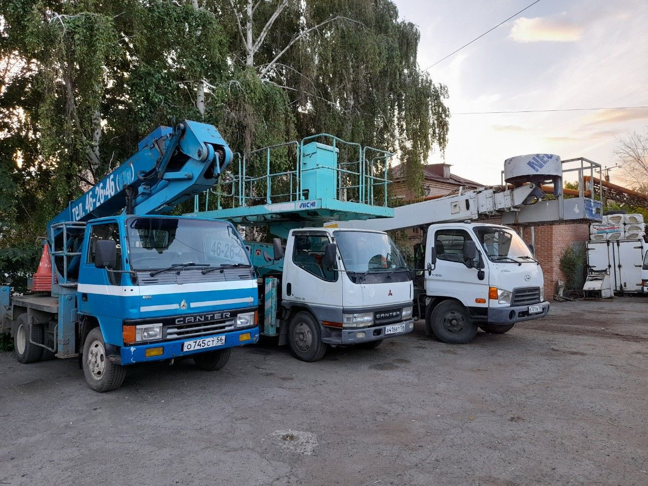 Вышка аренда. Телескопическая вышка Isuzu NQR 71. Isuzu Elf вышка. Автовышка на базе Хундай 120. Aichi sk210 Isuzu Elf.