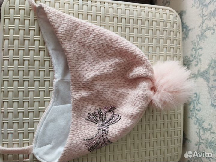 Шапки 52-54 см с натуральными помпонами