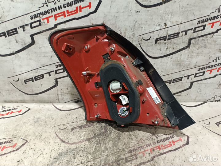 Фонарь toyota crown majesta URS206 UZS207 30362 правый 8155130A20 FA378