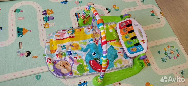 Развивающий коврик fisher price с пианино