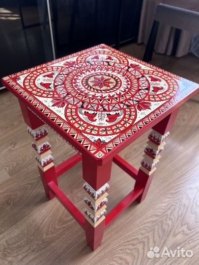 Табурет ручной работы с художественной росписью