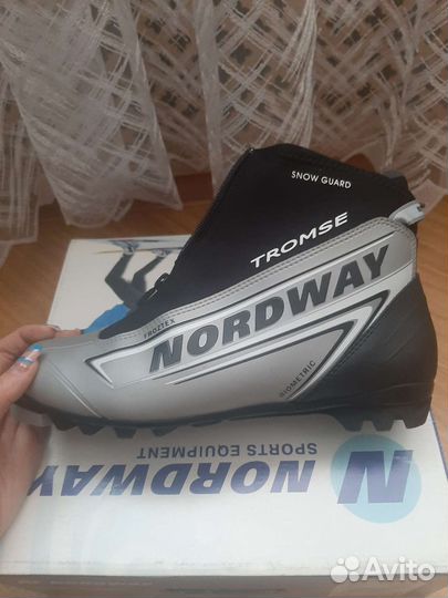 Лыжные ботинки