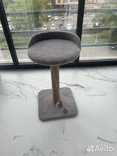 Кошачий домик с когтеточкой