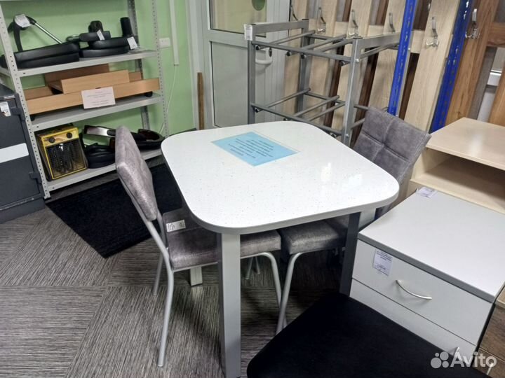 Стол обеденный