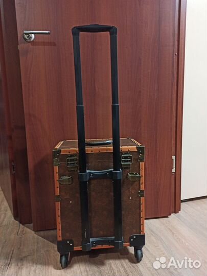 Чемодан для мастера на колёсах