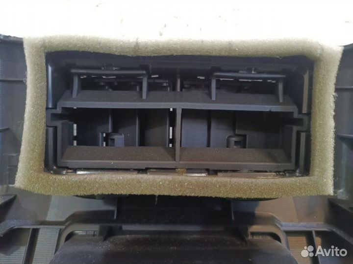 Пепельница задняя Toyota Mark X седан 2.5 4GR 2009