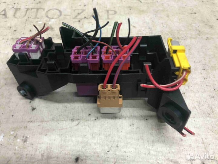 Блок предохранителей Audi A8 D3 (4E)