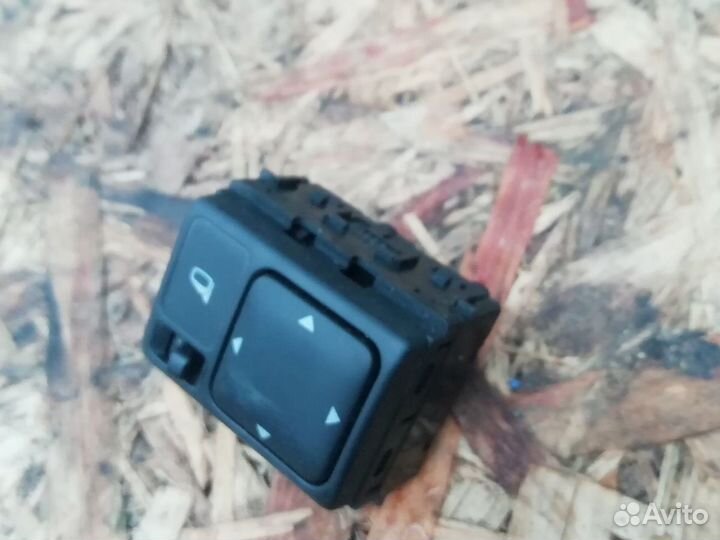 Кнопка регулировки зеркал марч Nissan Micra 1.2м