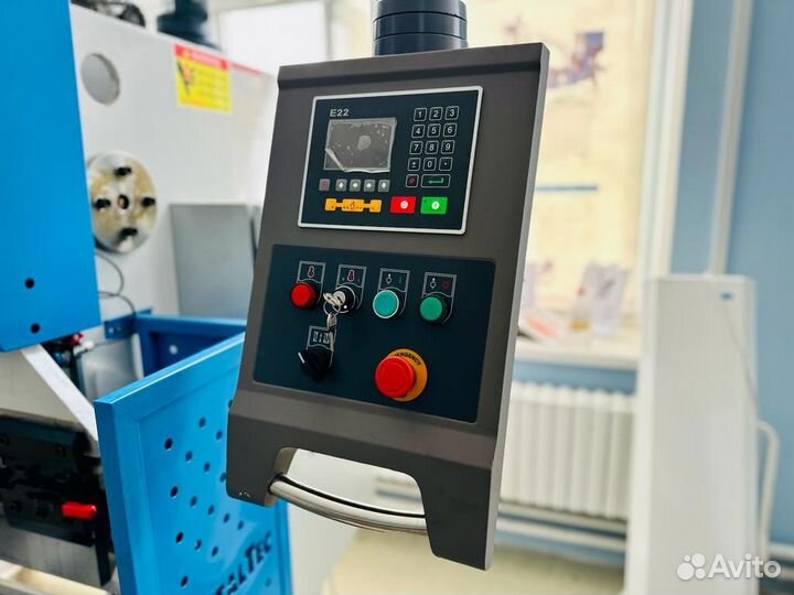 Гидравлическим листогибочный пресс 30 тонн